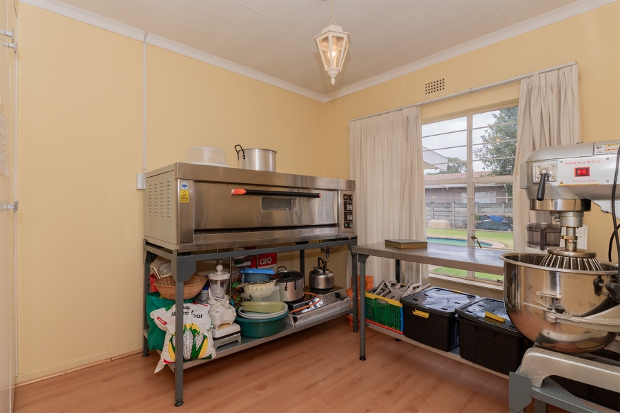 6 Bedroom Property for Sale in Selcourt Gauteng