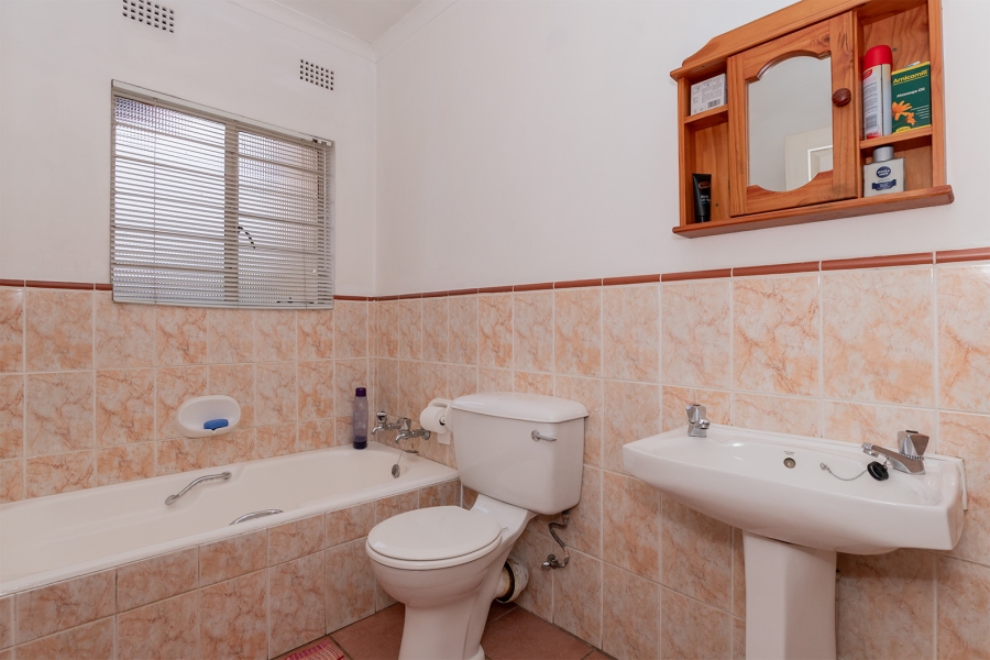 6 Bedroom Property for Sale in Selcourt Gauteng