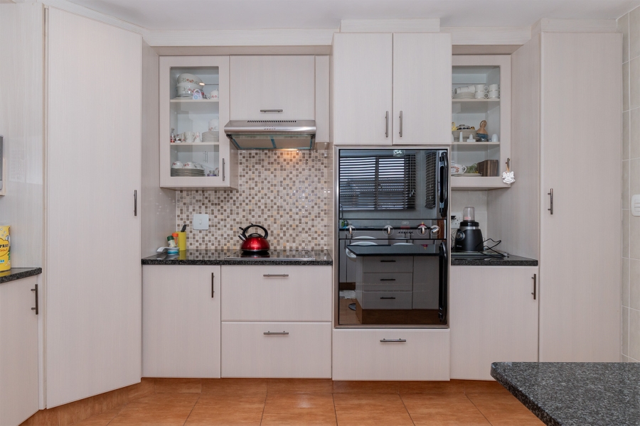 6 Bedroom Property for Sale in Selcourt Gauteng