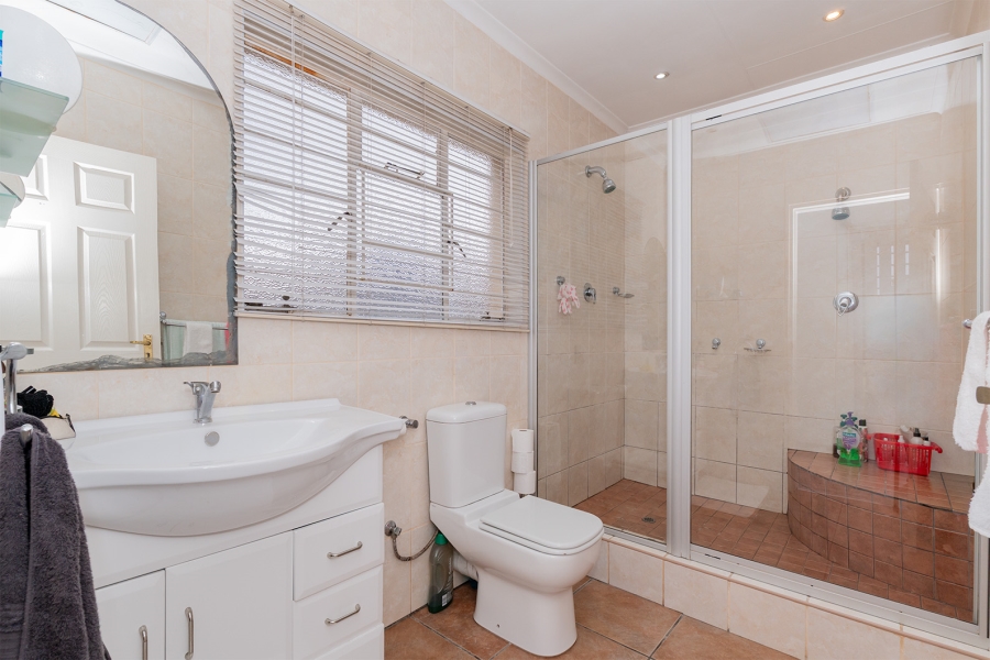 6 Bedroom Property for Sale in Selcourt Gauteng
