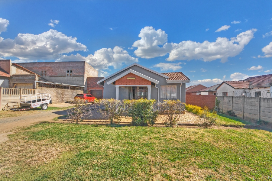 3 Bedroom Property for Sale in Lenasia South Gauteng