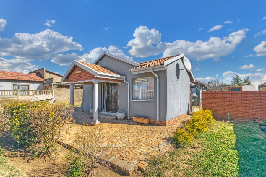3 Bedroom Property for Sale in Lenasia South Gauteng