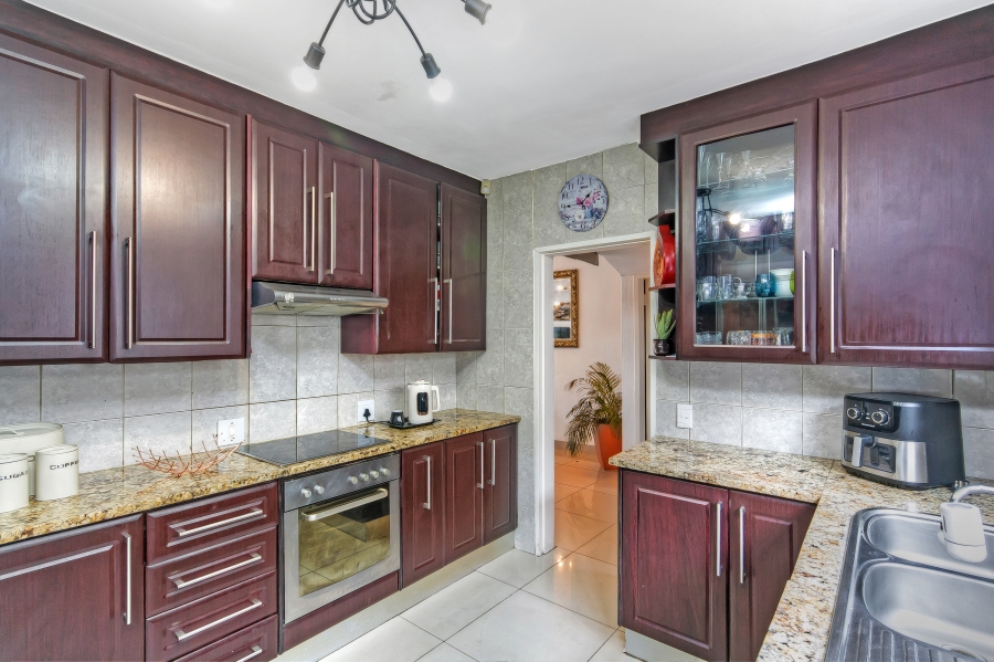 3 Bedroom Property for Sale in Mondeor Gauteng