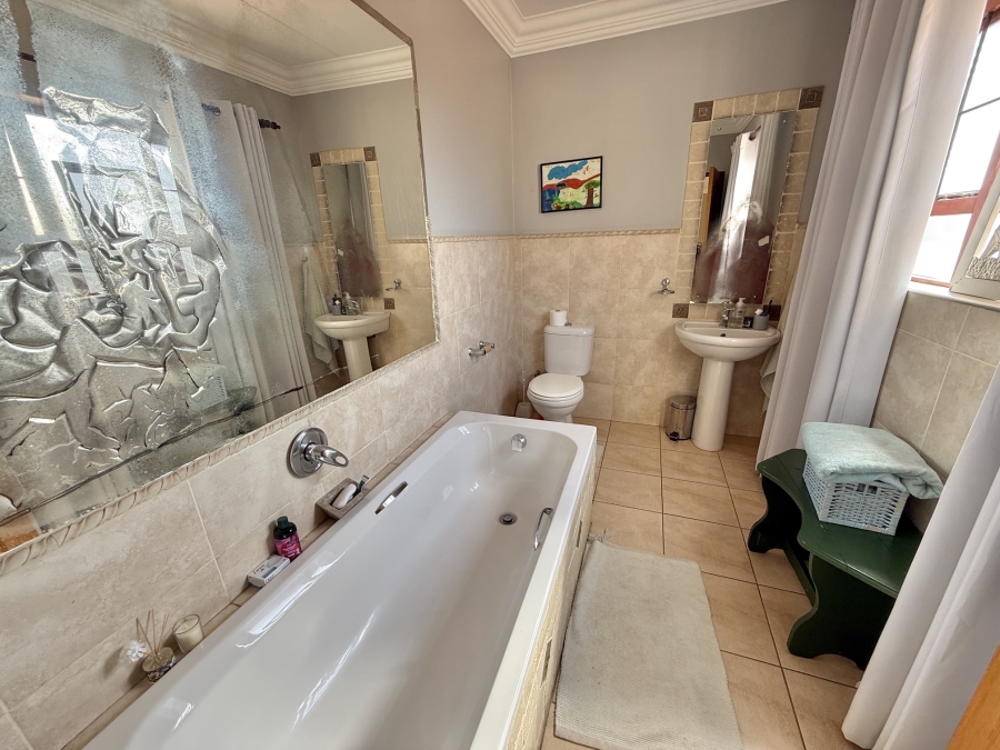 6 Bedroom Property for Sale in Olympus AH Gauteng