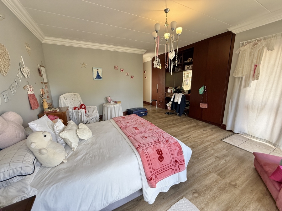 6 Bedroom Property for Sale in Olympus AH Gauteng