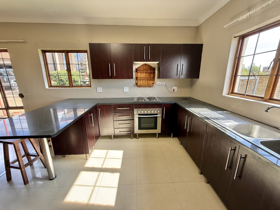 6 Bedroom Property for Sale in Olympus AH Gauteng