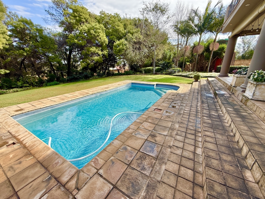 6 Bedroom Property for Sale in Olympus AH Gauteng