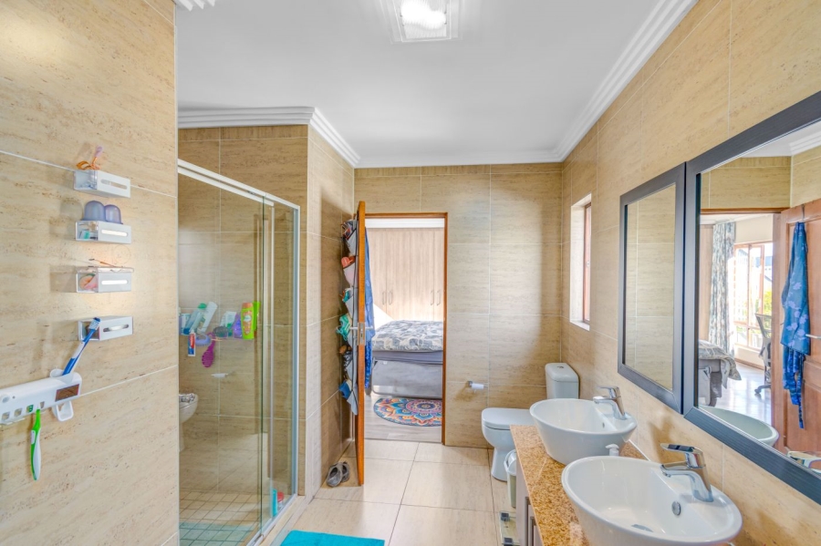 5 Bedroom Property for Sale in Sunninghill Gauteng