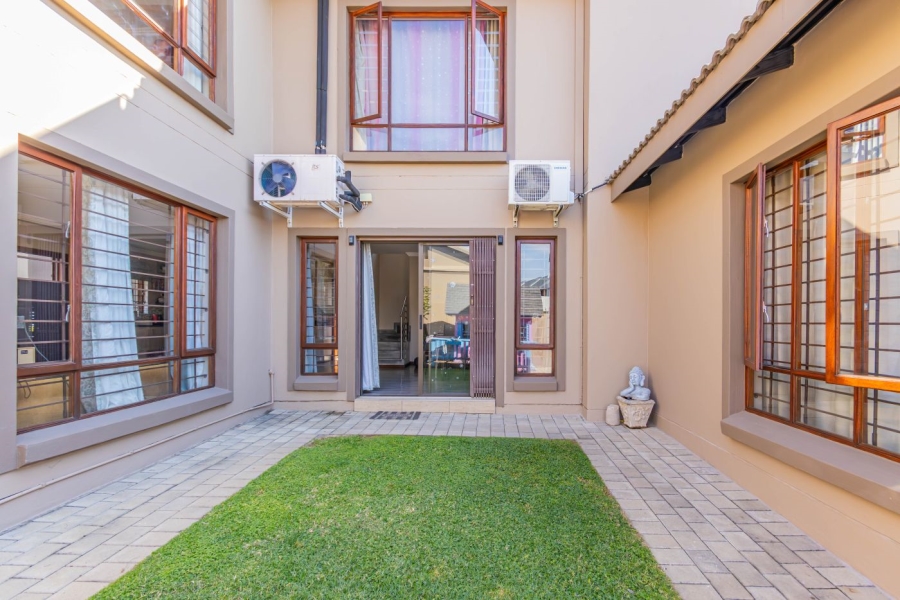 5 Bedroom Property for Sale in Sunninghill Gauteng