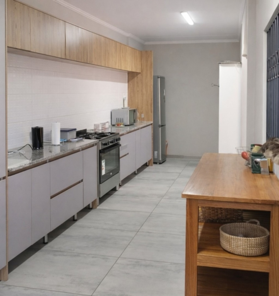 11 Bedroom Property for Sale in Lakefield Gauteng