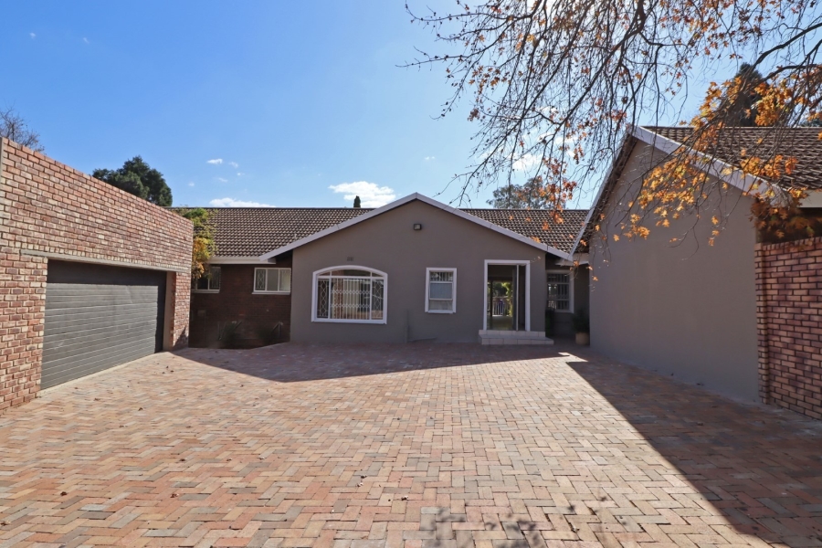 To Let 4 Bedroom Property for Rent in Bryanston West Gauteng