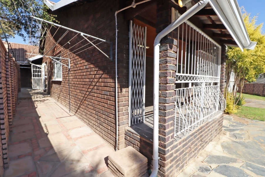 To Let 4 Bedroom Property for Rent in Bryanston West Gauteng