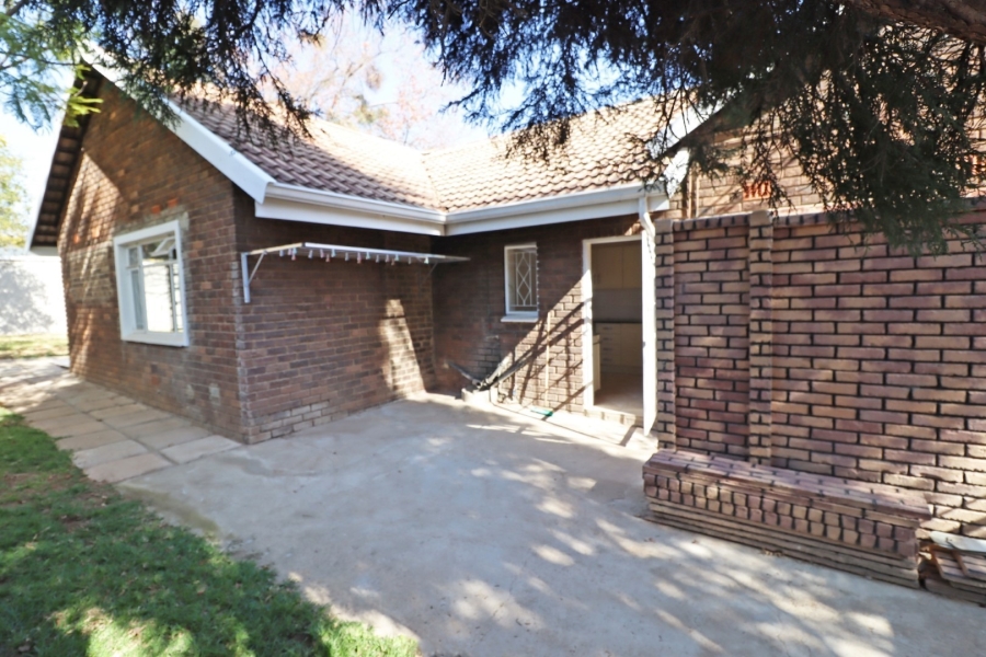 To Let 4 Bedroom Property for Rent in Bryanston West Gauteng