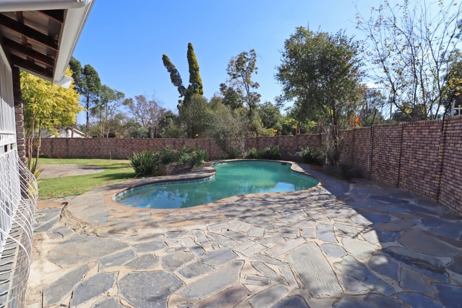 To Let 4 Bedroom Property for Rent in Bryanston West Gauteng
