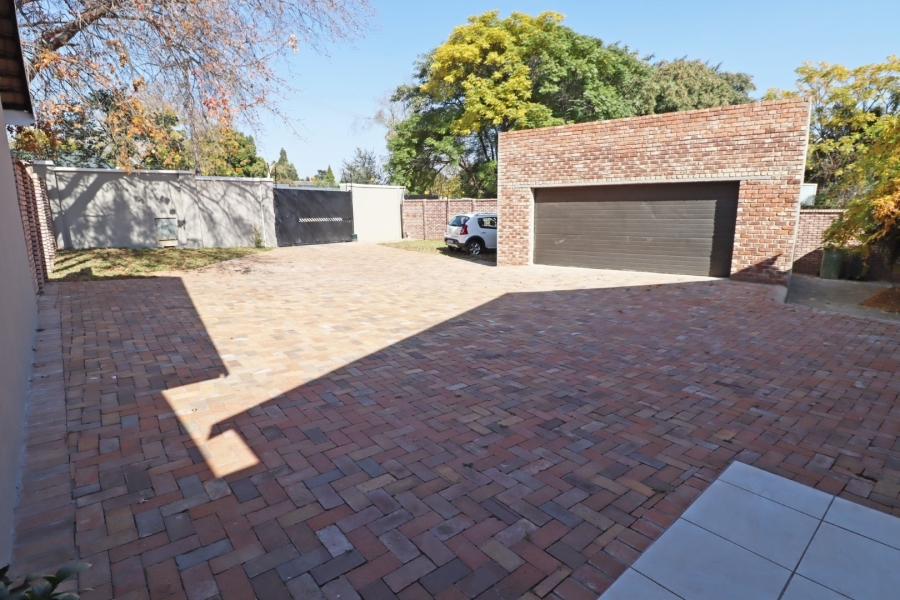 To Let 4 Bedroom Property for Rent in Bryanston West Gauteng