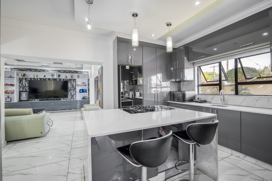 4 Bedroom Property for Sale in Broadacres Gauteng