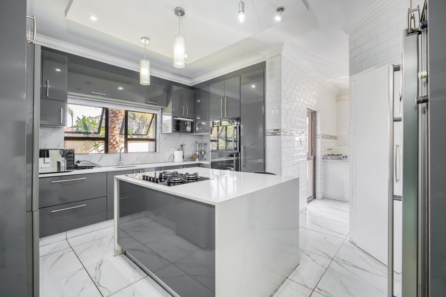 4 Bedroom Property for Sale in Broadacres Gauteng