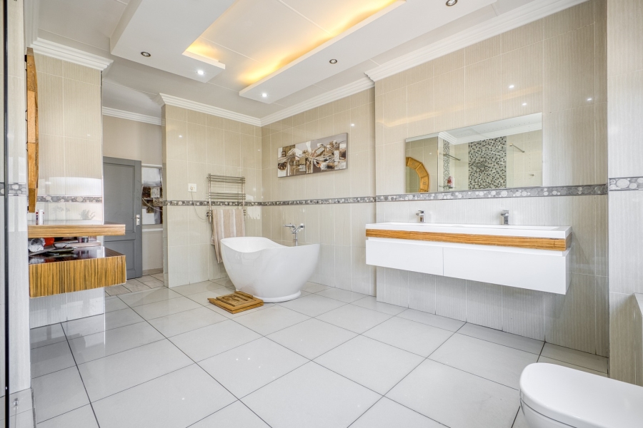 4 Bedroom Property for Sale in Broadacres Gauteng