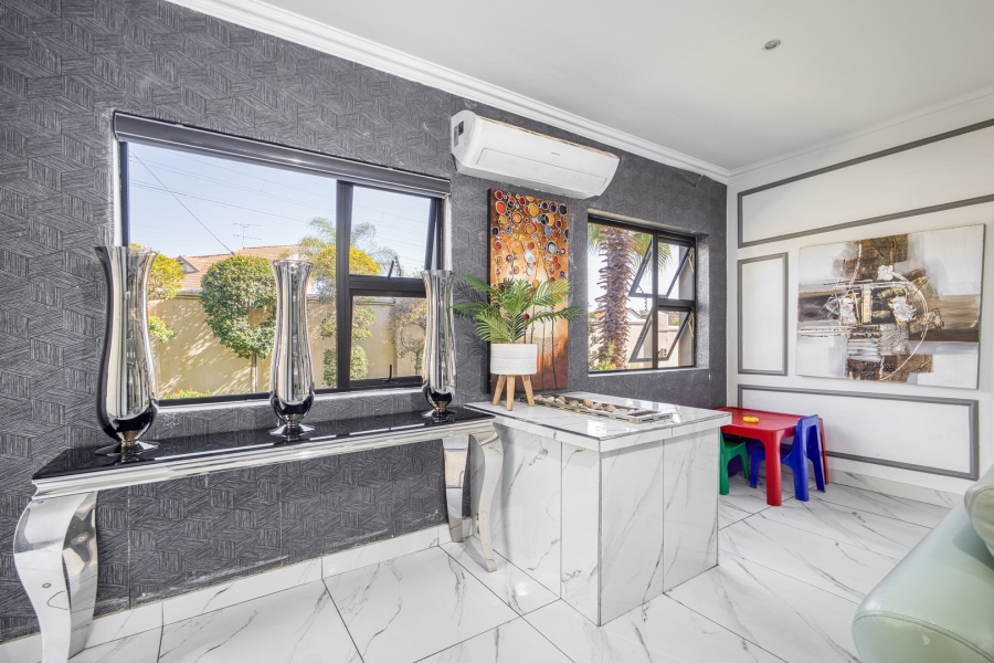 4 Bedroom Property for Sale in Broadacres Gauteng
