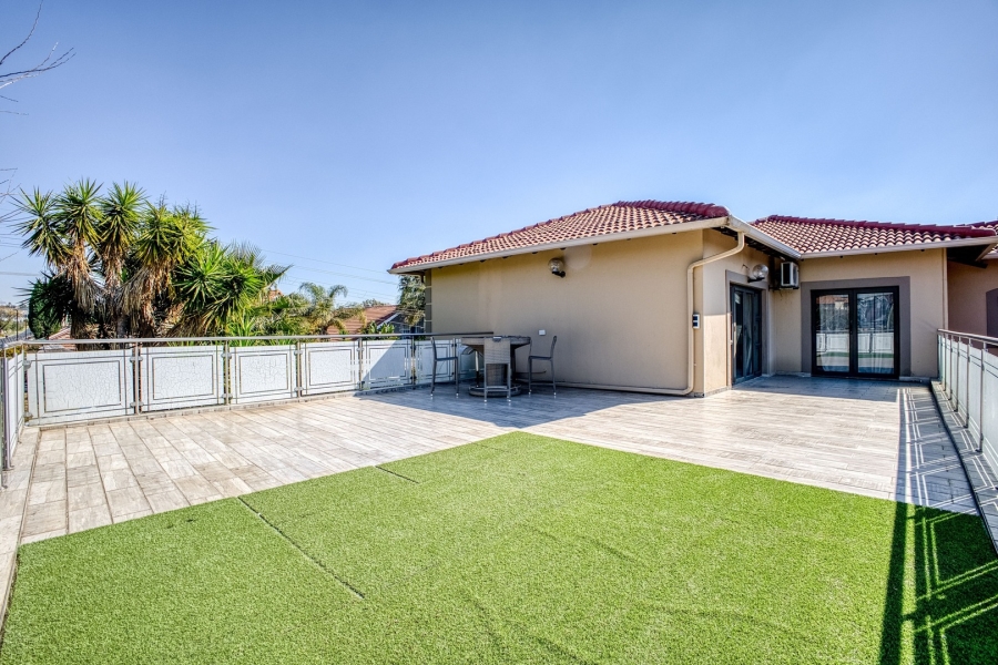 4 Bedroom Property for Sale in Broadacres Gauteng