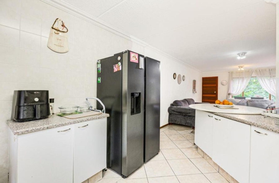 To Let 2 Bedroom Property for Rent in Bryanston Gauteng