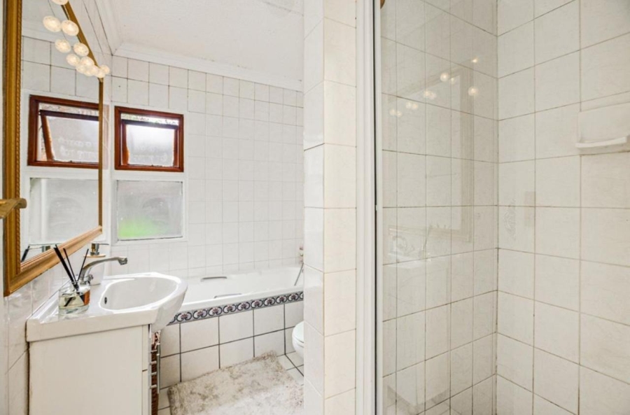 To Let 2 Bedroom Property for Rent in Bryanston Gauteng