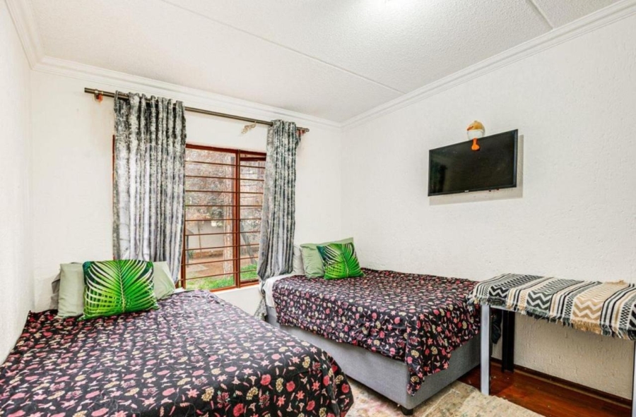To Let 2 Bedroom Property for Rent in Bryanston Gauteng