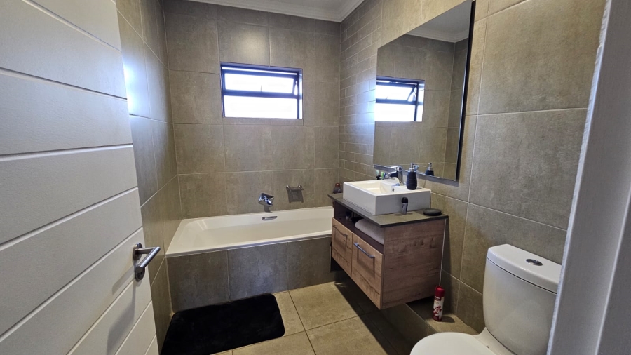 To Let 2 Bedroom Property for Rent in Six Fountains Residential Estate Gauteng