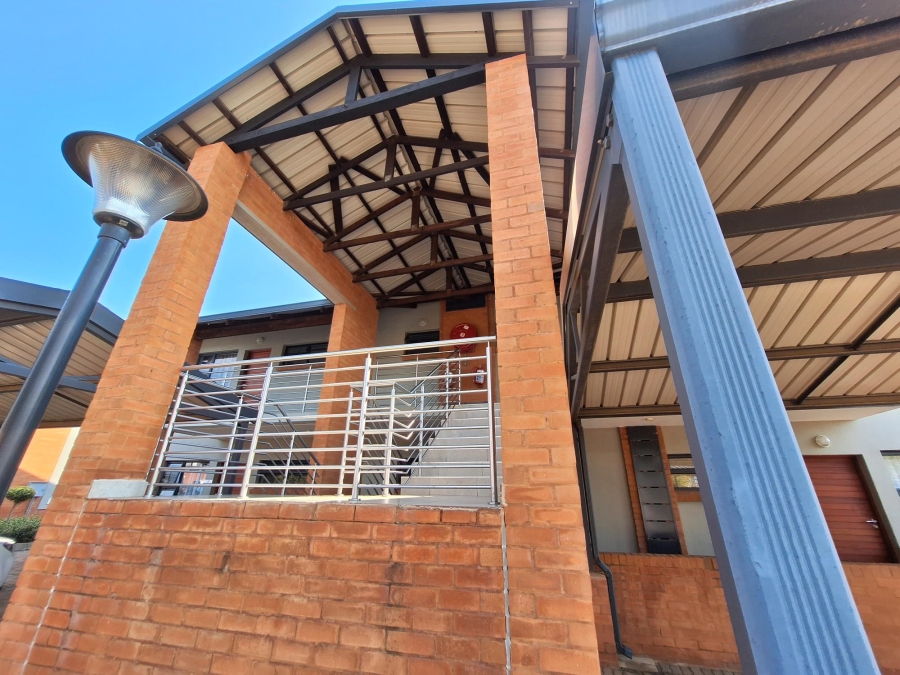 To Let 2 Bedroom Property for Rent in Six Fountains Residential Estate Gauteng