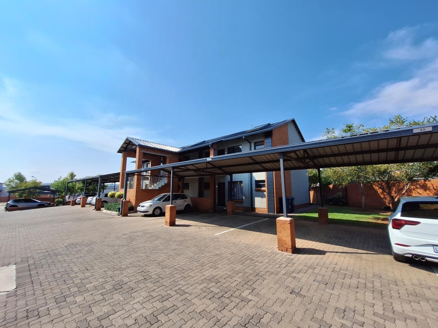 To Let 2 Bedroom Property for Rent in Six Fountains Residential Estate Gauteng