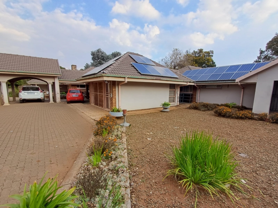 5 Bedroom Property for Sale in Unitas Park Gauteng