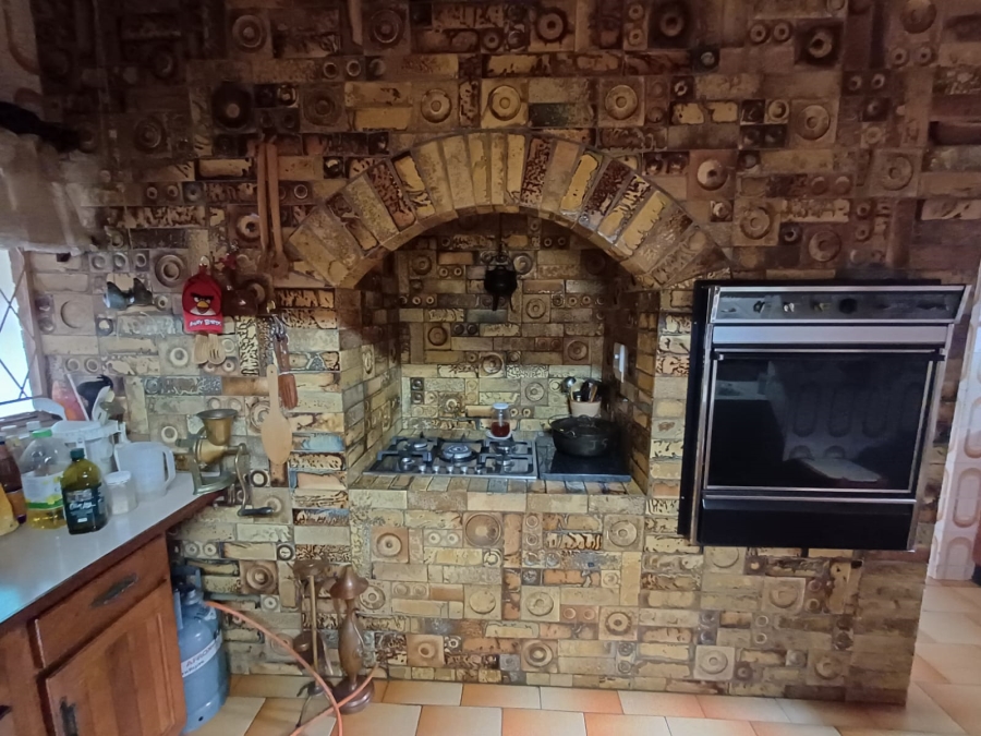 5 Bedroom Property for Sale in Unitas Park Gauteng