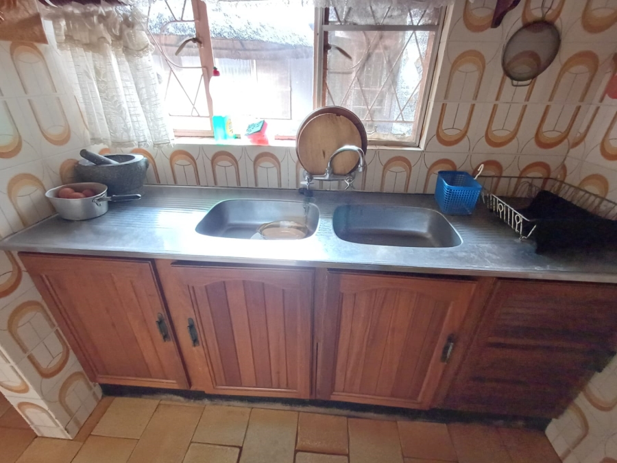 5 Bedroom Property for Sale in Unitas Park Gauteng