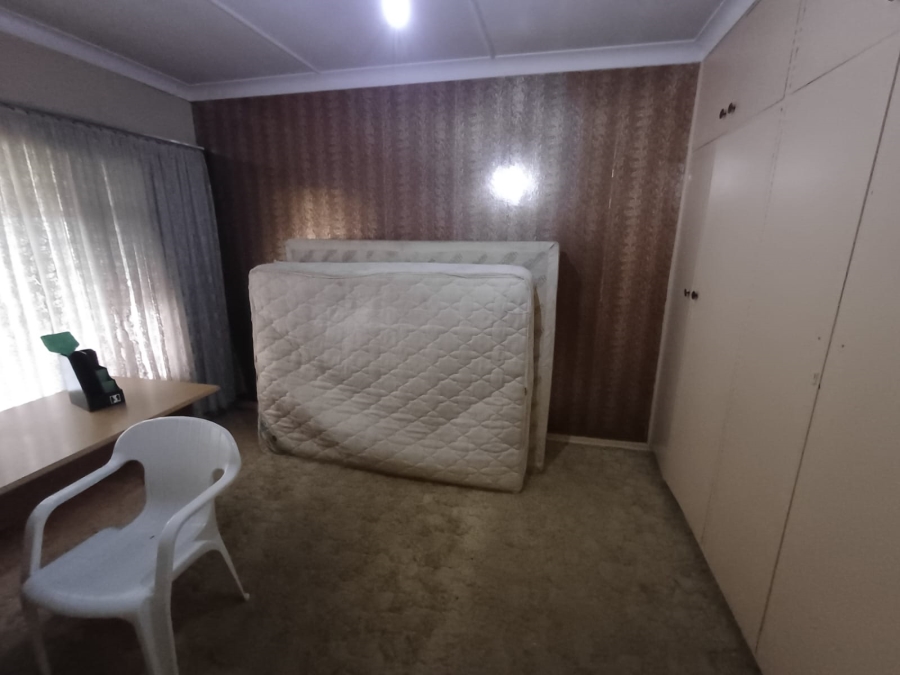 5 Bedroom Property for Sale in Unitas Park Gauteng