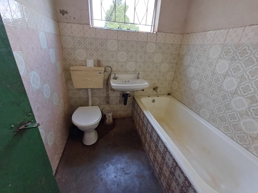 5 Bedroom Property for Sale in Unitas Park Gauteng