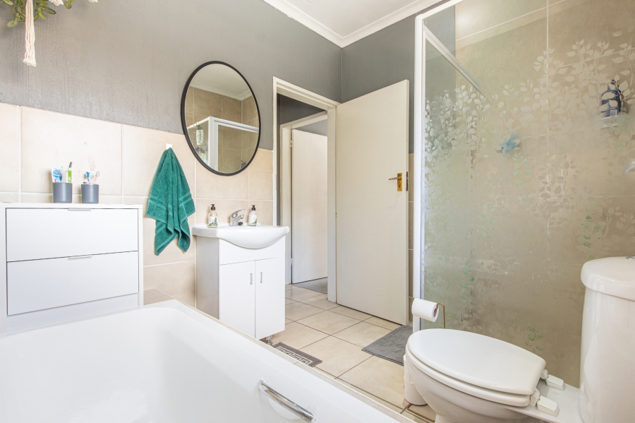 2 Bedroom Property for Sale in Amorosa Gauteng