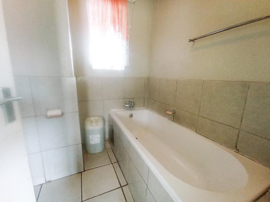 2 Bedroom Property for Sale in Fleurhof Gauteng