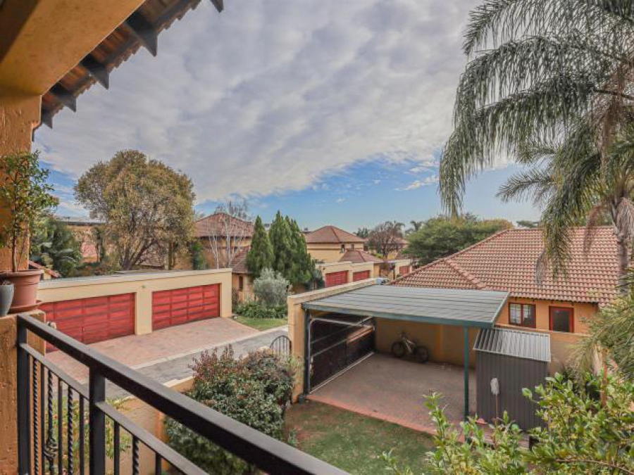 2 Bedroom Property for Sale in Lonehill Gauteng