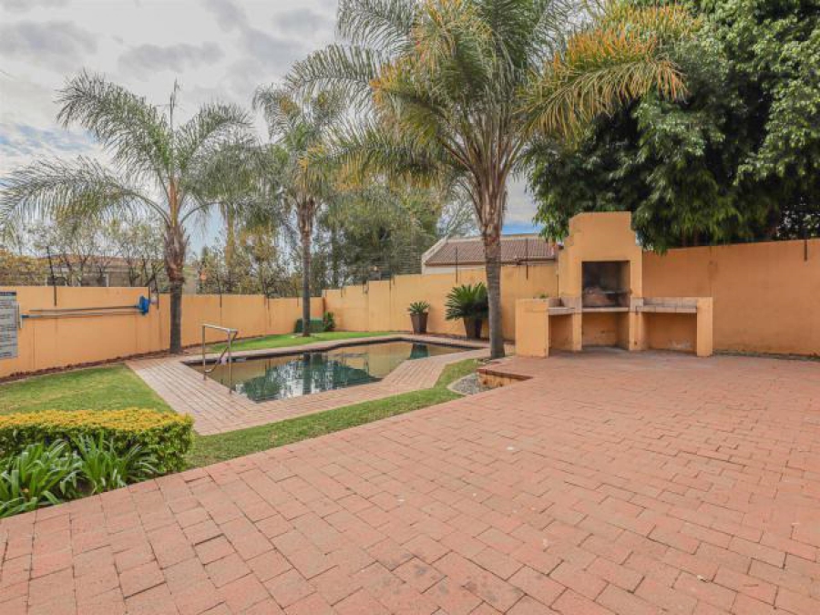 2 Bedroom Property for Sale in Lonehill Gauteng