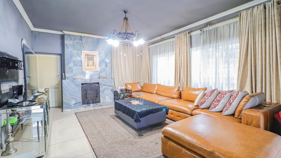 4 Bedroom Property for Sale in Bramley North Gauteng