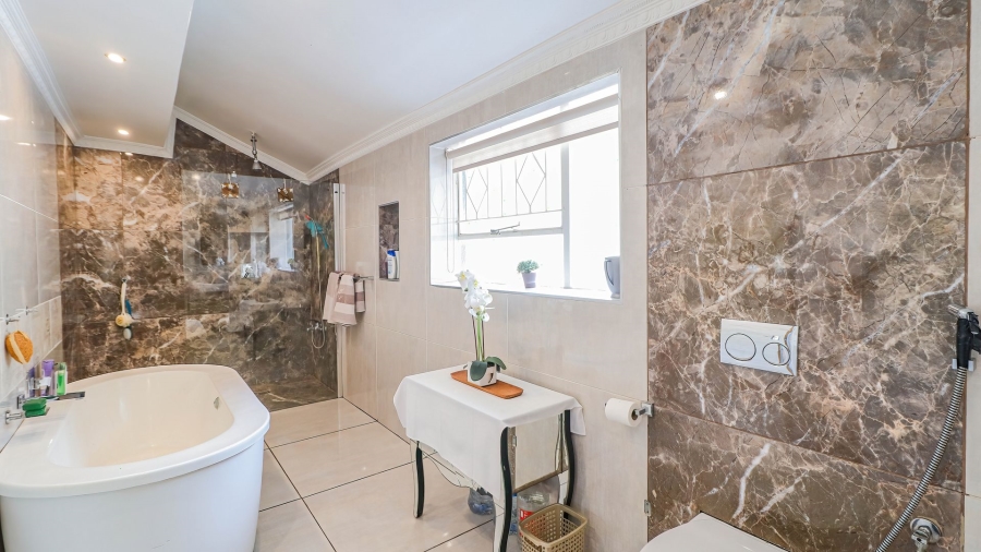 4 Bedroom Property for Sale in Bramley North Gauteng