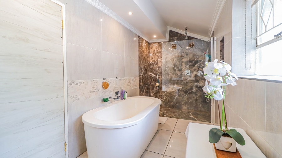 4 Bedroom Property for Sale in Bramley North Gauteng