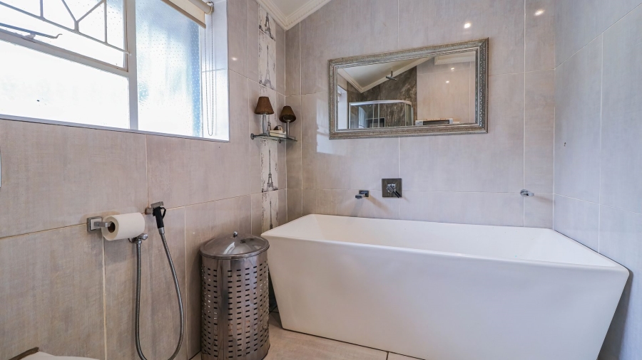 4 Bedroom Property for Sale in Bramley North Gauteng