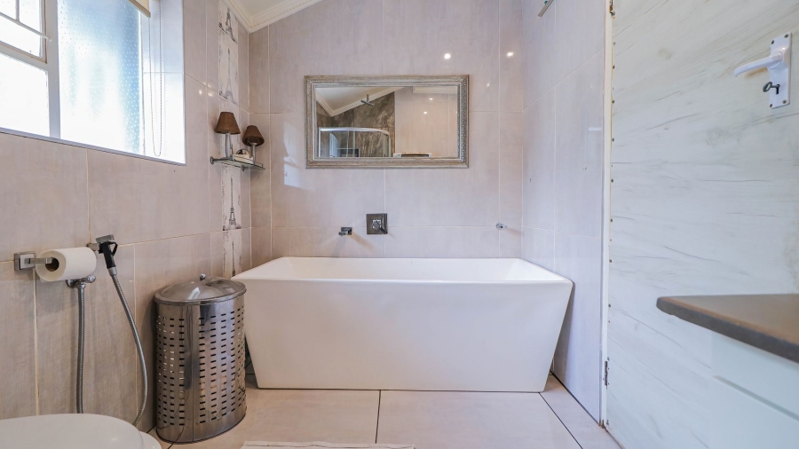 4 Bedroom Property for Sale in Bramley North Gauteng