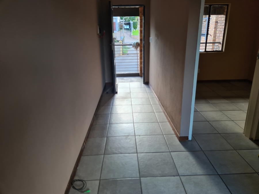 To Let 1 Bedroom Property for Rent in Discovery Gauteng