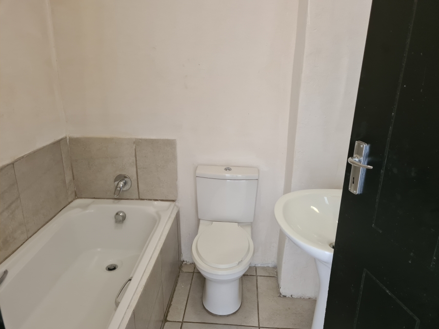 To Let 1 Bedroom Property for Rent in Discovery Gauteng