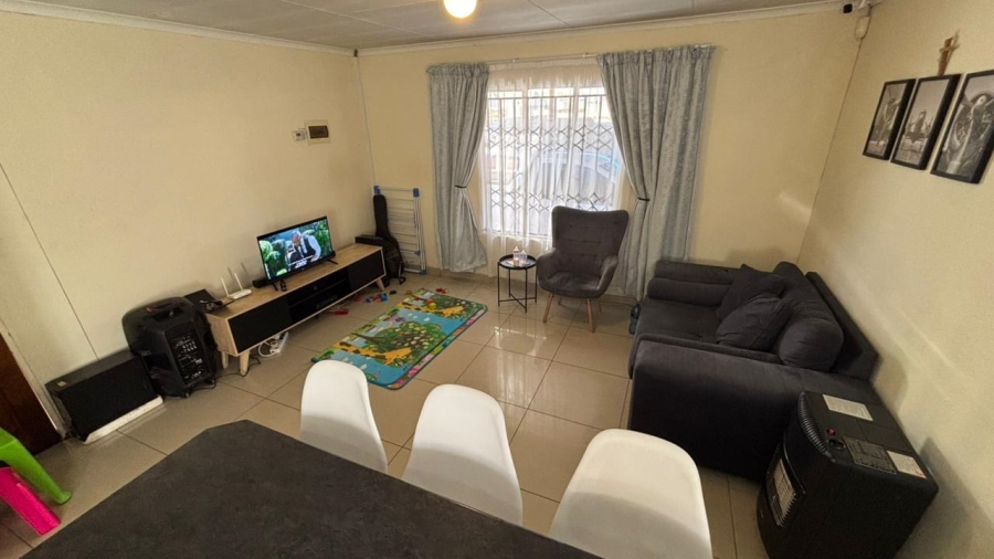 2 Bedroom Property for Sale in Windmill Park Gauteng