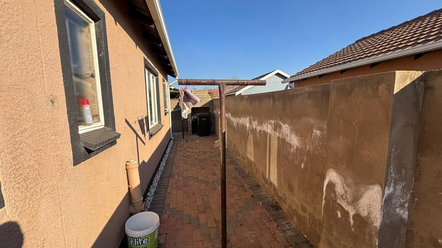 2 Bedroom Property for Sale in Windmill Park Gauteng