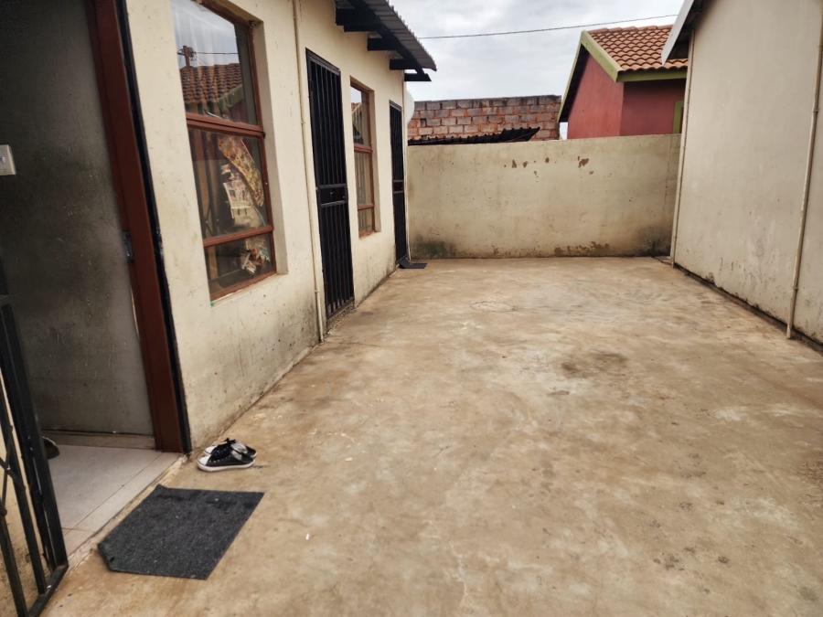 2 Bedroom Property for Sale in Chris Hani Gauteng
