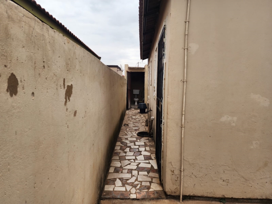2 Bedroom Property for Sale in Chris Hani Gauteng